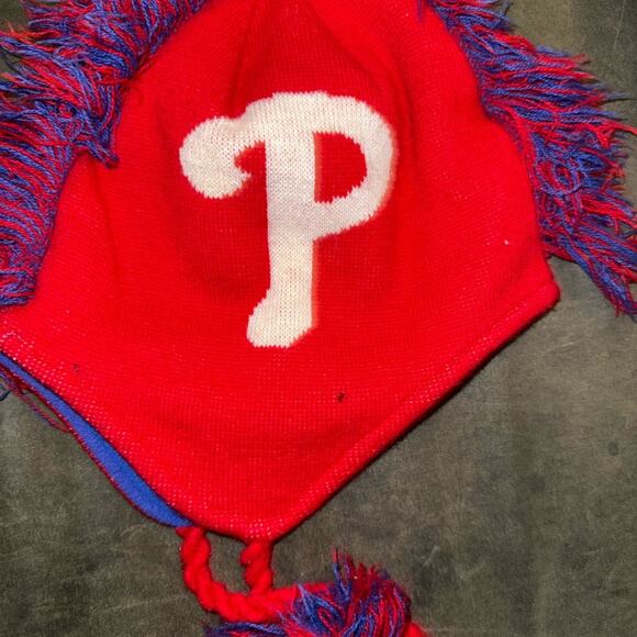 New Era Phillies Mohawk tassel knit hat - Picture 3 of 4